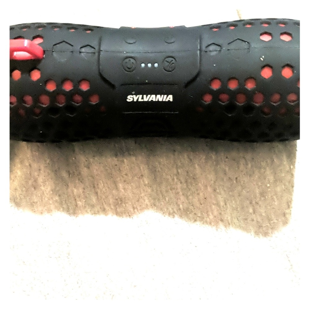 Waterproof/shockproof speaker